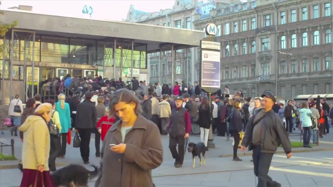 Электрик у метро Василеостровская