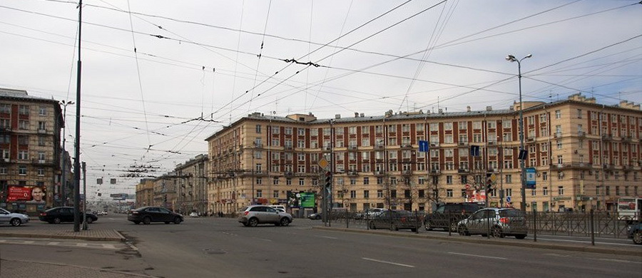 Электрик у метро «Новочеркасская»